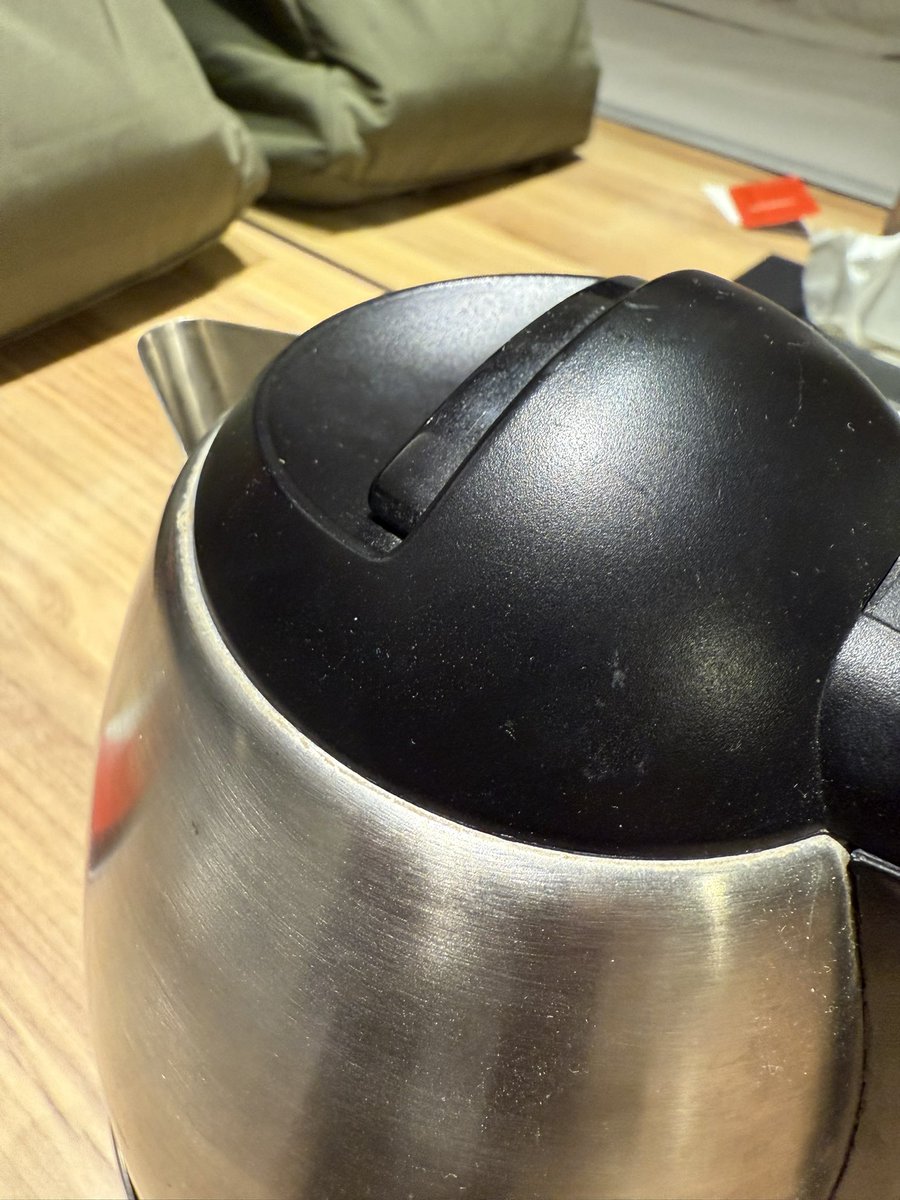 It’s 12am at night. 

And I can’t tell u enough how traumatized I am after reading how people “boil” their undies with hotel kettle. 

So it’s a no go zone for me. 

Ever