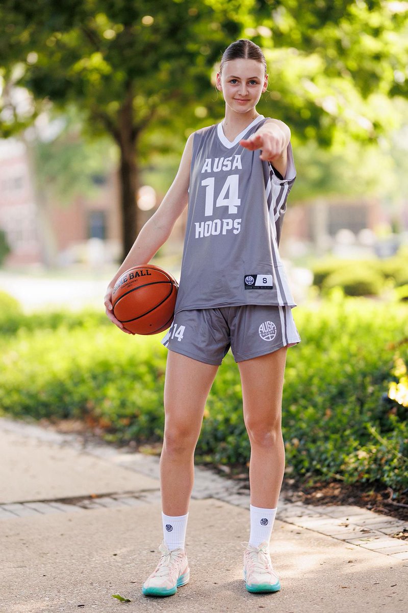 Cara Passmore | 2026 SF | 6’0” | AUSA Australia Team Nikki

Long, athletic wing with a high motor. Competes hard every possession. Mid-range game + strong slasher. Plays off 2 feet &amp; is able to finish through contact.
Coaches, she’s built to impact at the next level.