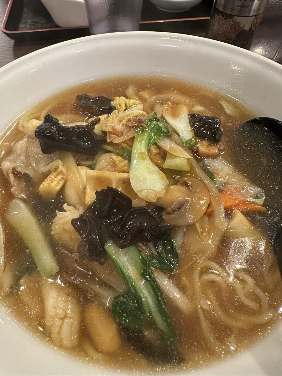 今週もおつかれさまでした🐶🍜

広東麺と五目麺てちがうのか？