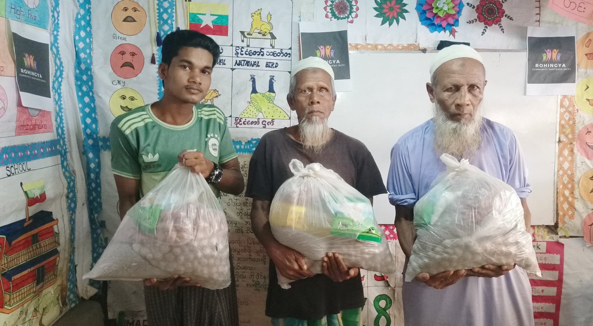 RohingyaRCP's tweet image. We are victims of the recent flood in the Bangladesh refugee camp and have received an aid package from RCP thanks to your support.
Please continue to donate whatever you can, or help by sharing this message. Every act of kindness makes a difference!
gofund.me/f0d0c1ff