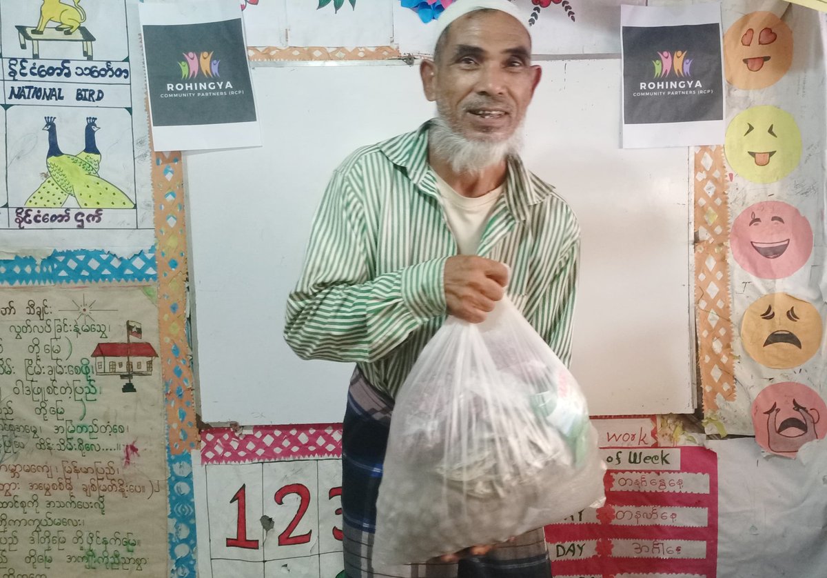 RohingyaRCP's tweet image. We are victims of the recent flood in the Bangladesh refugee camp and have received an aid package from RCP thanks to your support.
Please continue to donate whatever you can, or help by sharing this message. Every act of kindness makes a difference!
gofund.me/f0d0c1ff