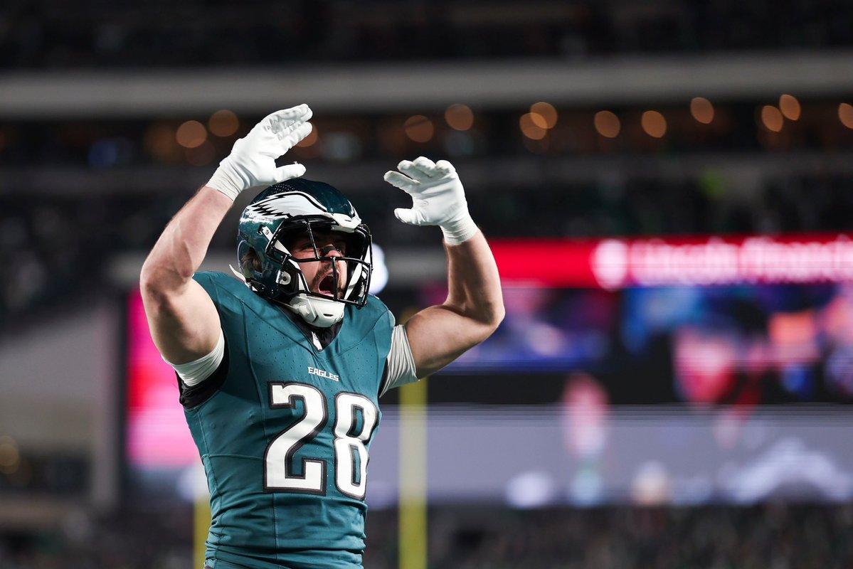 LandingZoneBR's tweet image. Números do Will Shipley contra o Washington Commanders na Final da NFC:
- 1 fumble forçado
- 2 tackles
- 4 corridas, 77 jardas, TD
- 88 jardas retornadas
Vi pouca gente falando desses números de High School 🤣🤣