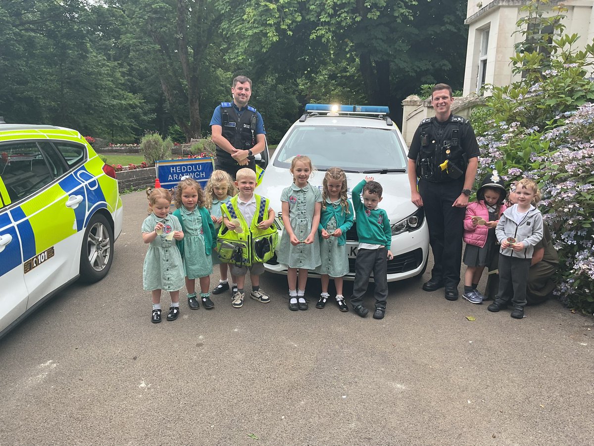 Am fore hyfryd gydag ymweliad gan yr Heddlu Lleol 🚨 <a href="/gwentpolice/">Gwent Police</a>