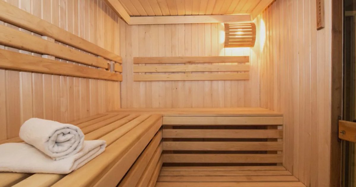 استخدام الساونا بشكل متكرر يقلل إنتاج الحيوانات المنوية عند الرجال و يؤثر على حركتها و يزيد تشوهاتها .. 

لا تزيد عن مرتين اسبوعيا .. و إذا كنت مهتم بالخصوبة تجنبها أثناء التخطيط للحمل ..