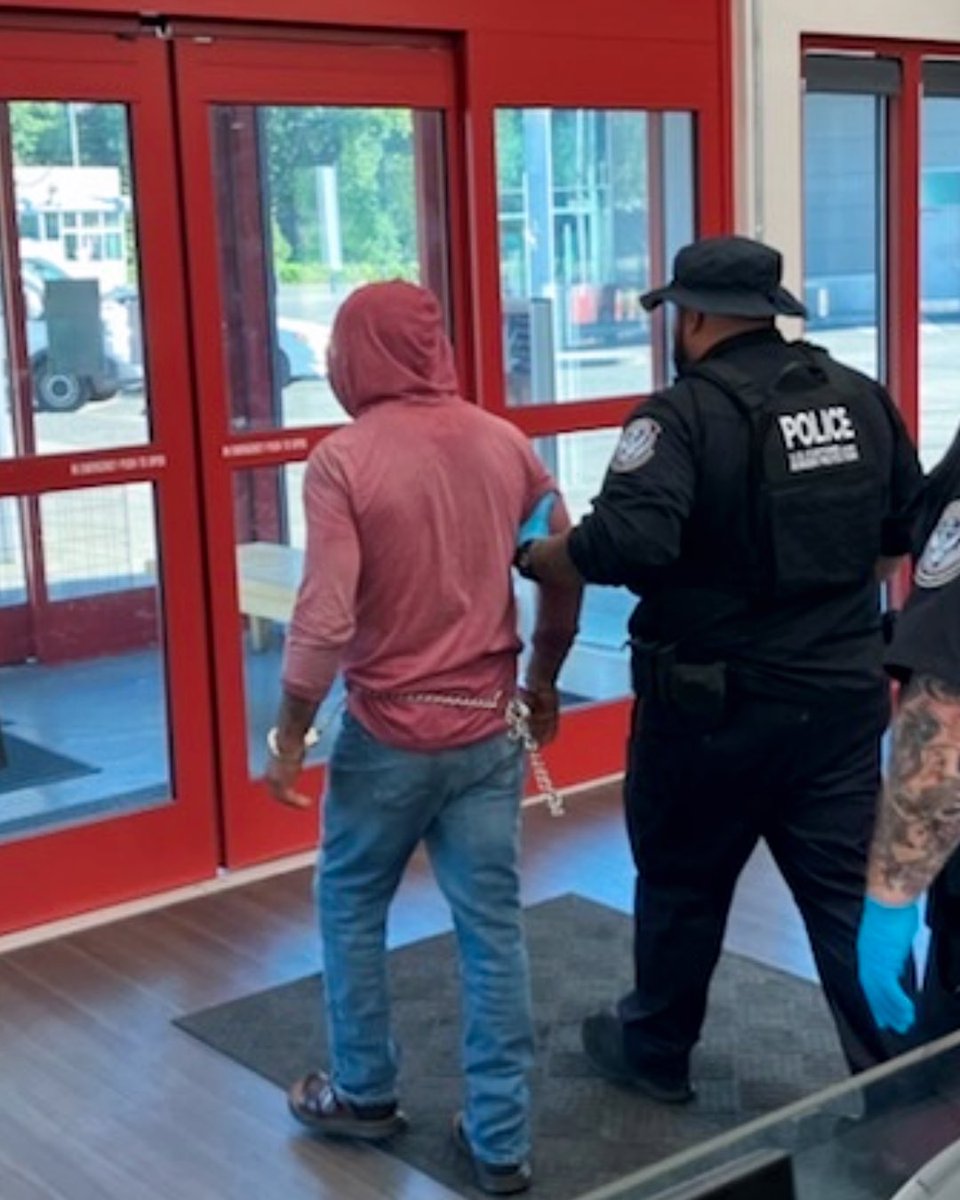 DFOSeattle's tweet image. Here illegally? Not for long. Blaine, WA @cbp officers recently arrested an *AGGRAVATED FELON* who was illegally present in the United States. The illegal alien was turned over to @icegov and the case is being forwarded to the AUSA for prosecution. #OFOProud #CBP #BorderSecurity