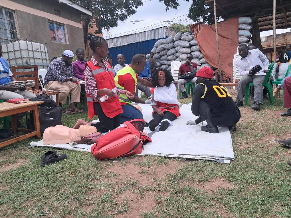 Ug_RedCrossCFA's tweet image. Mukono Bodaboda Riders Empowered
This week, boda-boda riders in Mukono took a bold step toward safety by completing first aid and road safety training under the #SafeSteps campaign.
Together, we can save lives and make our roads safer for all.
#Safesteps