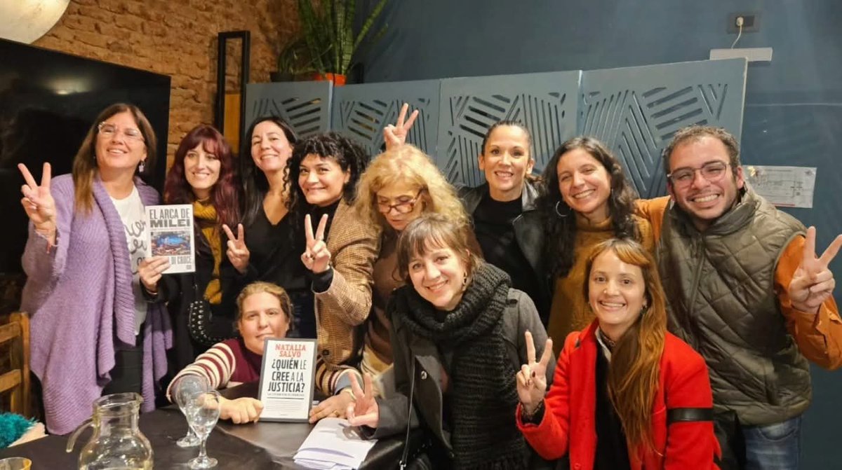 RevistaPPV ⭐️⭐️⭐️ (@revistappv) on Twitter photo 🔥Un fuego el debate de ayer sobre "Servidumbre digital en tiempos de anarcocapitalismo" en el Bar El Pulqui.
Reflexión colectiva, análisis, debate y propuestas con
🧠 Cabeza
❤️🔥 Corazón
💪🏽 Coraje, como pidió <a href="/CFKArgentina/">Cristina Kirchner</a>
Gracias a quienes se sumaron!!! 🫶🏽 🔥Un fuego el debate de ayer sobre "Servidumbre digital en tiempos de anarcocapitalismo" en el Bar El Pulqui.
Reflexión colectiva, análisis, debate y propuestas con
🧠 Cabeza
❤️🔥 Corazón
💪🏽 Coraje, como pidió <a href="/CFKArgentina/">Cristina Kirchner</a>
Gracias a quienes se sumaron!!! 🫶🏽