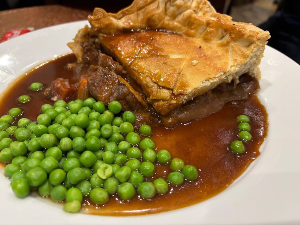 Our roast beef sandwich and homemade pie with chips are favourites at Horsforth Golf Club! 

Never tried our food? You’re missing out! Non members welcome, so why not give us a try 😁

#horsforth #greatfood #leeds #golf