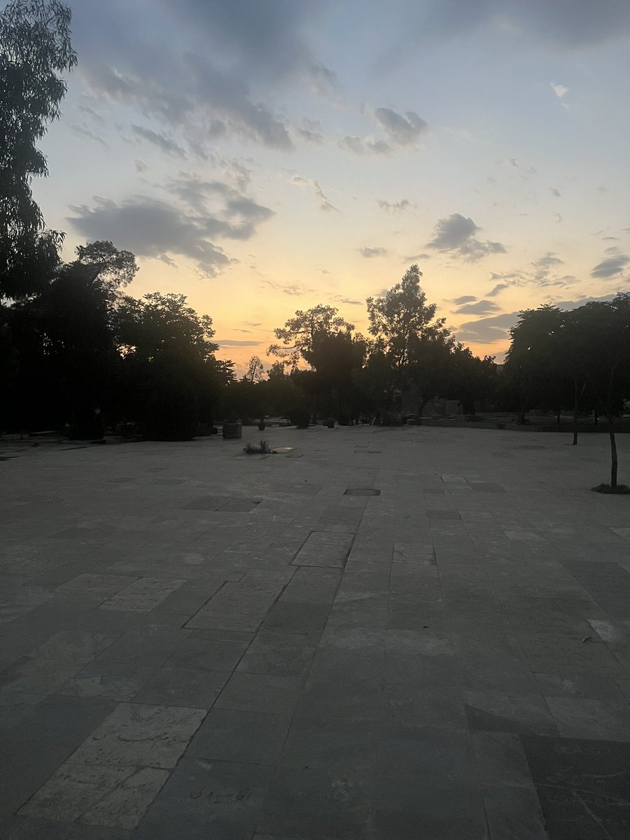 hesamodin1's tweet image. غروب جمعه ابن بابویه