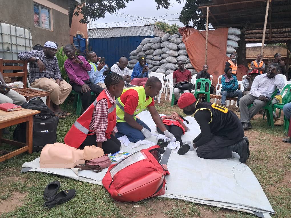 Ug_RedCrossCFA's tweet image. Mukono Bodaboda Riders Empowered
This week, boda-boda riders in Mukono took a bold step toward safety by completing first aid and road safety training under the #SafeSteps campaign.
Together, we can save lives and make our roads safer for all.
#Safesteps