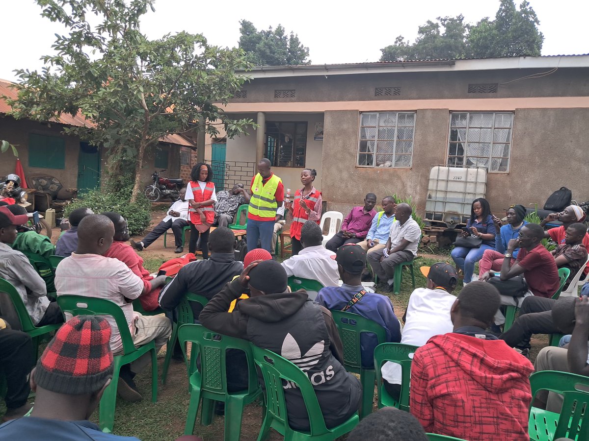Ug_RedCrossCFA's tweet image. Mukono Bodaboda Riders Empowered
This week, boda-boda riders in Mukono took a bold step toward safety by completing first aid and road safety training under the #SafeSteps campaign.
Together, we can save lives and make our roads safer for all.
#Safesteps