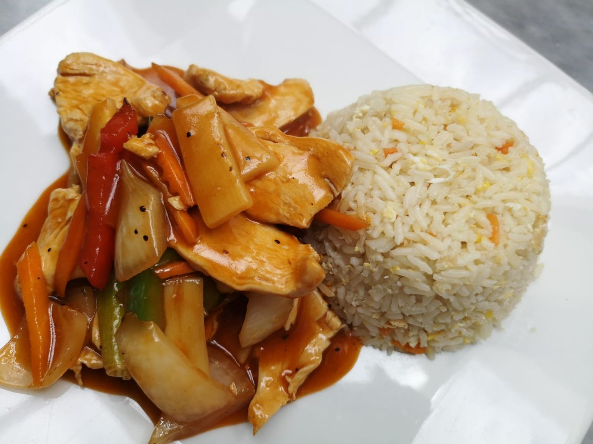 Stir it up 🥢

Stir-frying is a fast way to cook small pieces of food in a wok. As the name indicates, the food is constantly stirred while you cook it. It's quick, easy and also healthy. 

#Lemongrass #Carlow #Clonmel #Kilkenny #AsianCuisine #stirfry

lemongrass.ie