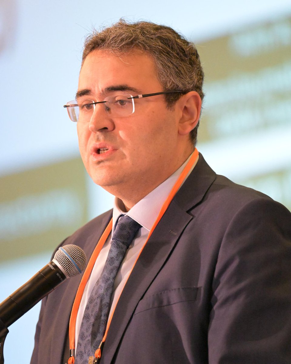 KidneyCAN (@kidneycan) on Twitter photo #KCRS25 Session 5 focused on current best practices and what's ahead in kidney cancer treatment and research.
Front-Line Treatment Approaches with David McDermott
Subsequent-Line Options with <a href="/motzermd/">Robert Motzer MD</a>
Adjuvant Therapy Options with <a href="/NaomiHaas5/">Naomi Haas</a>
Treatment of Rare Subtypes with #KCRS25 Session 5 focused on current best practices and what's ahead in kidney cancer treatment and research.
Front-Line Treatment Approaches with David McDermott
Subsequent-Line Options with <a href="/motzermd/">Robert Motzer MD</a>
Adjuvant Therapy Options with <a href="/NaomiHaas5/">Naomi Haas</a>
Treatment of Rare Subtypes with