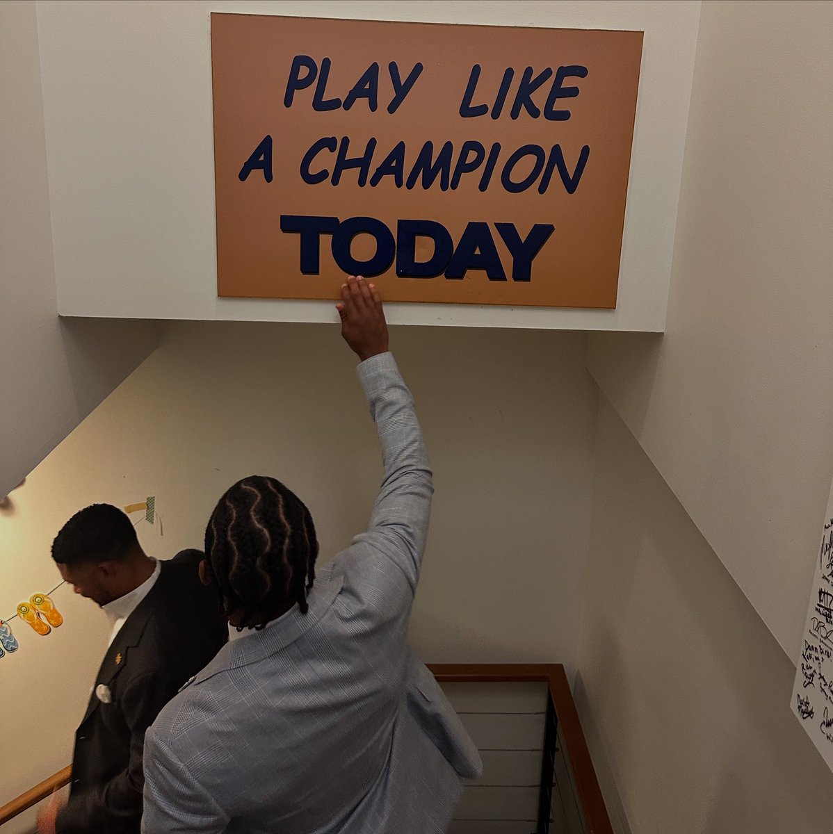 NDFootball's tweet image. Play like a champion TODAY
#GoIrish☘️ | @TODAYshow