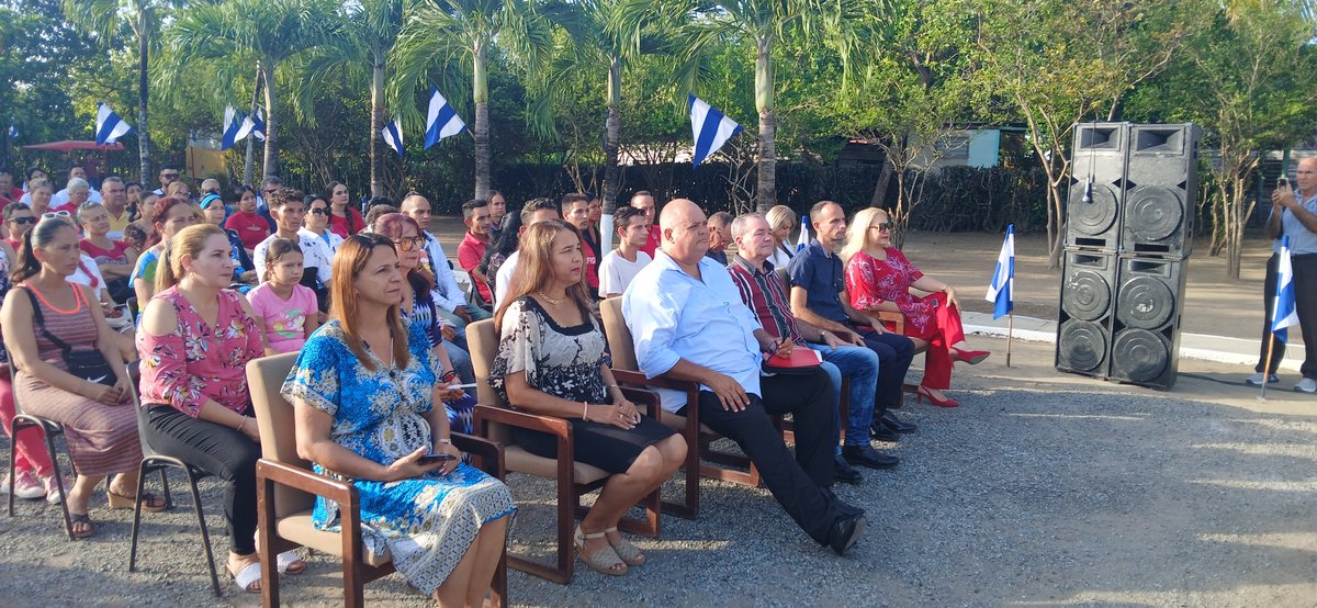 Con gran colorido, patriotismo y maravillosa ambientación, se efectuó acto de fin de curso escolar 2024-2025 #CubaMined  en el Preuniversitario Ernesto Guevara en Vazquez #EducacionPuertoPadre #LasTunas convencidos que trabajamos #PorUn26EnEl26