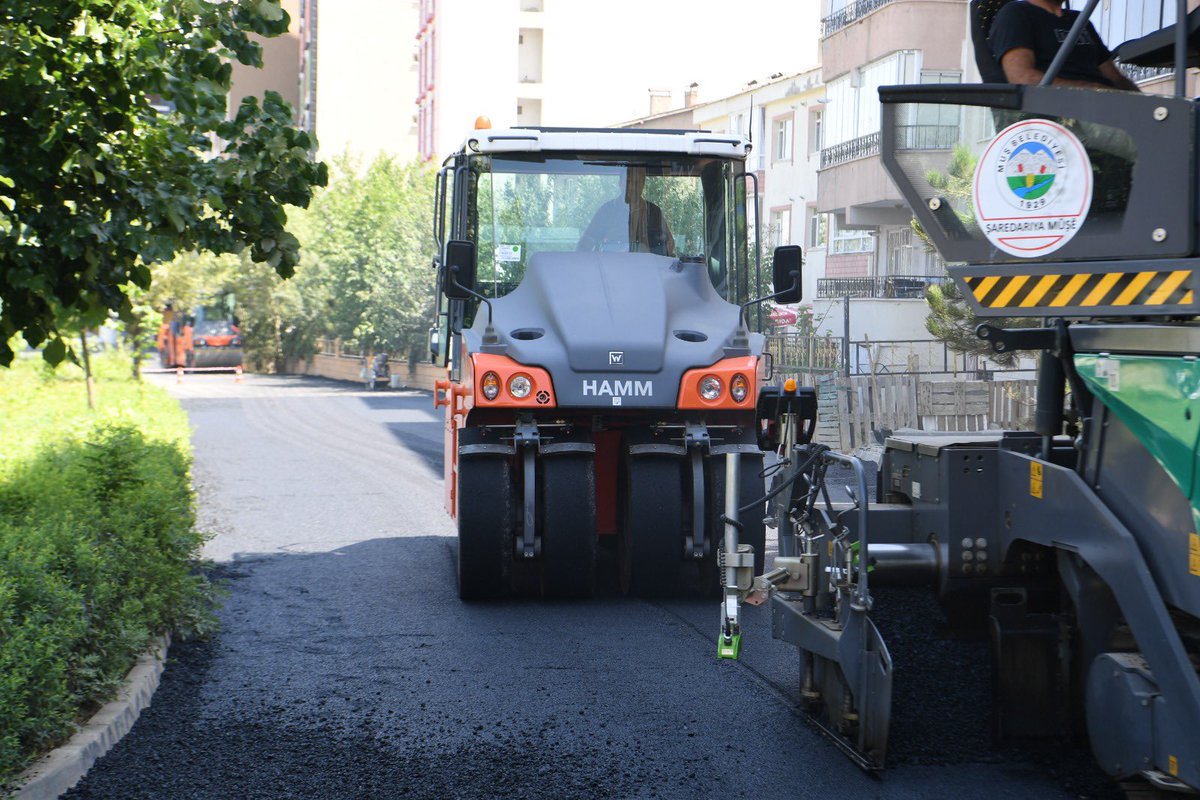 mus_bld's tweet image. 📌 Lale Vadisi Parkında Yenilenen Yolun İlk Etabı Tamamlandı.
Muş Belediyesi Fen İşleri Müdürlüğü ekipleri, Karşıyaka Mahallesi’nde bulunan Lale Vadisi Parkı çevresinde yaklaşık 2 kilometrelik yol yenileme çalışmalarının ilk etabını tamamladı.