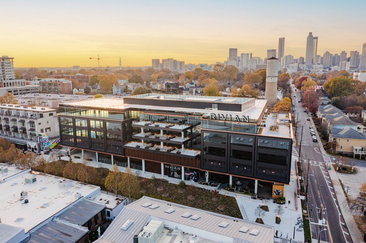 RivianUpdates's tweet image. Rivian is opening an East Coast HQ in Atlanta by late 2025. Called Rivian Commons, it’ll will act as a office/hub for the GA plant, and serve as a community space. It’s located on the Atlanta Beltline, a 22 mile trail connecting shops and neighborhoods.
~500 employees expected.…