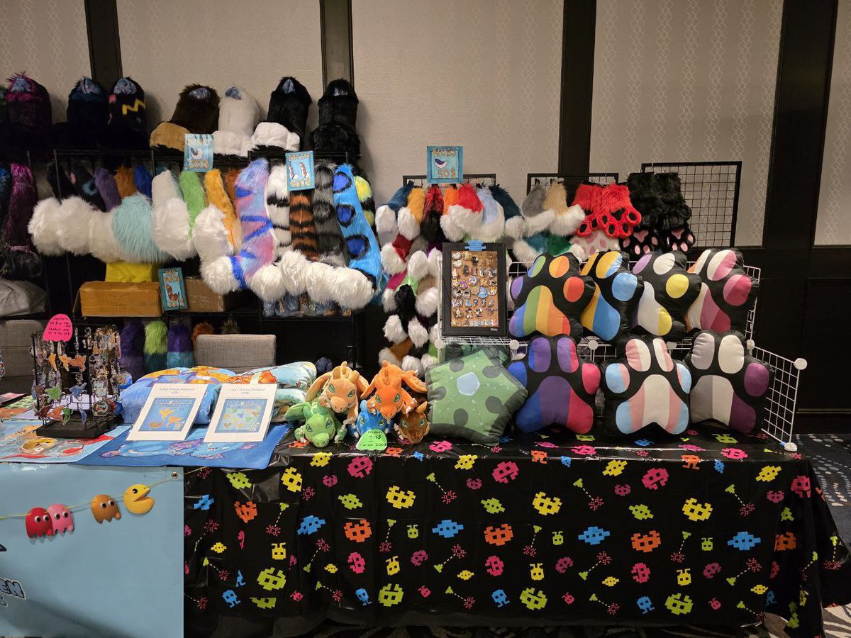 Eelowyn's tweet image. All set up for the first day of @fureh!