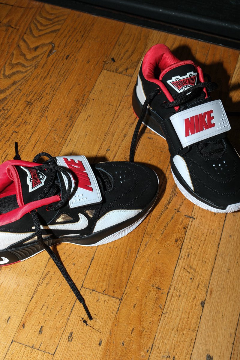 Just a few pairs left!!! 

Nike LeBron XX1
HQ3480-001
Black/White-Fire Red 
$210.00

Hit the link below and purchase a pair today! 
unheardofbrand.com/collections/fr…