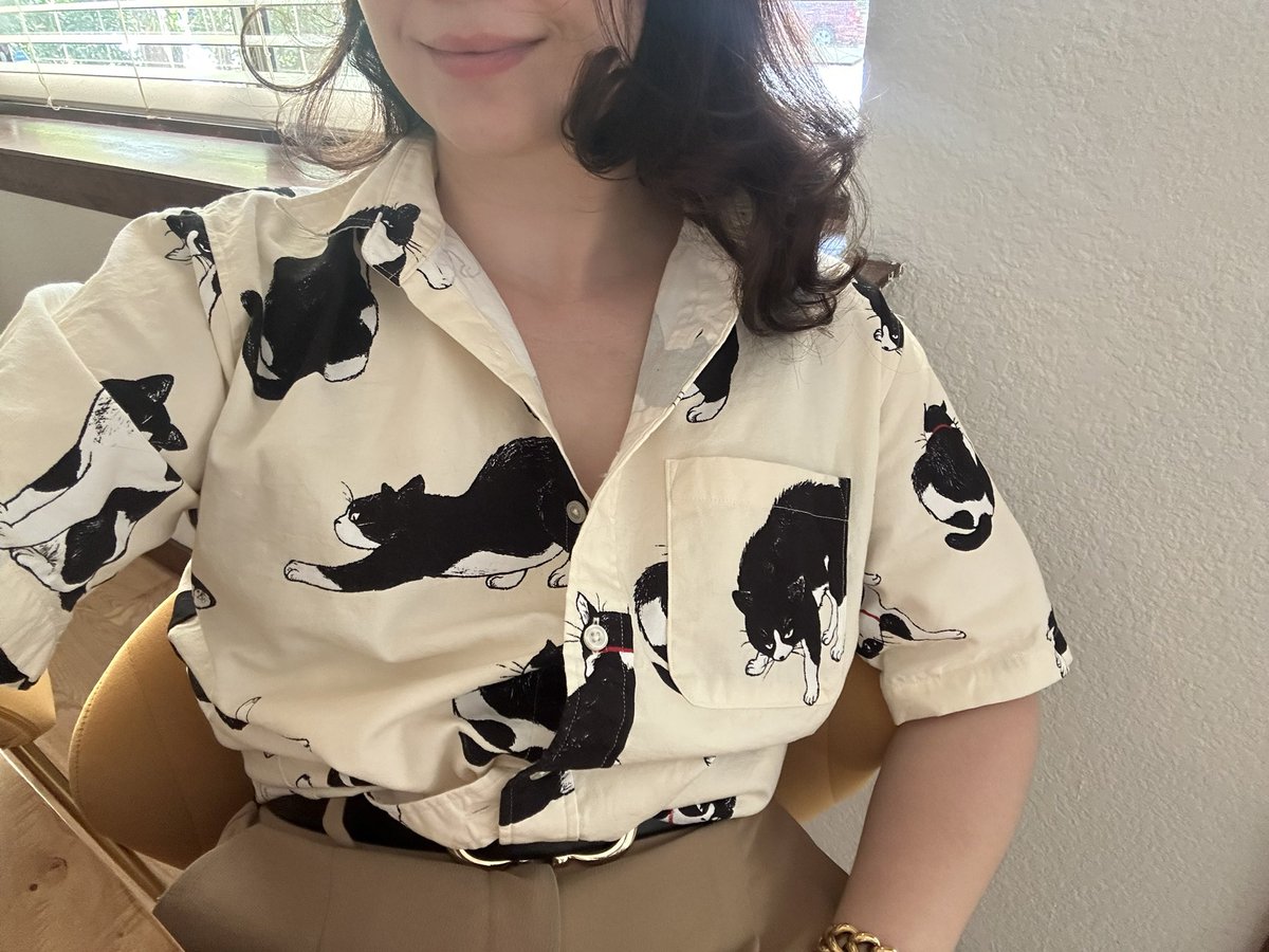 chateaudechat's tweet image. Are you wearing the—
The Mr. Kitty’s biggest fan linen button down? Yea I am.