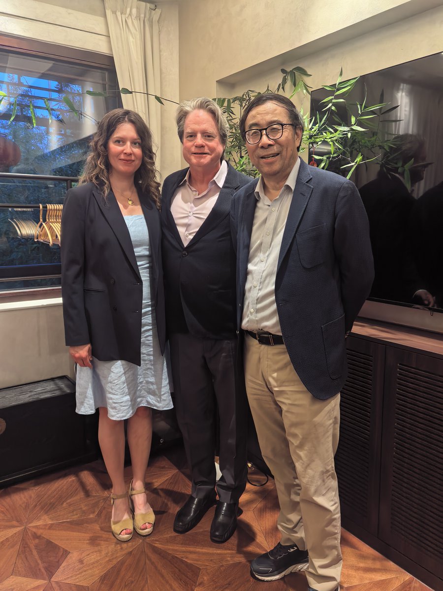 MichaelMorrisCU's tweet image. A heart-warming evening recently in Beijing. My wife Tatjana and I joined my old pal Kaiping Peng for a sumptuous fusion cuisine banquet. Then he and I sat down for his famous podcast about psychology and life. (Kaiping has become a Dean at Tsinghua University but also the Andrew…