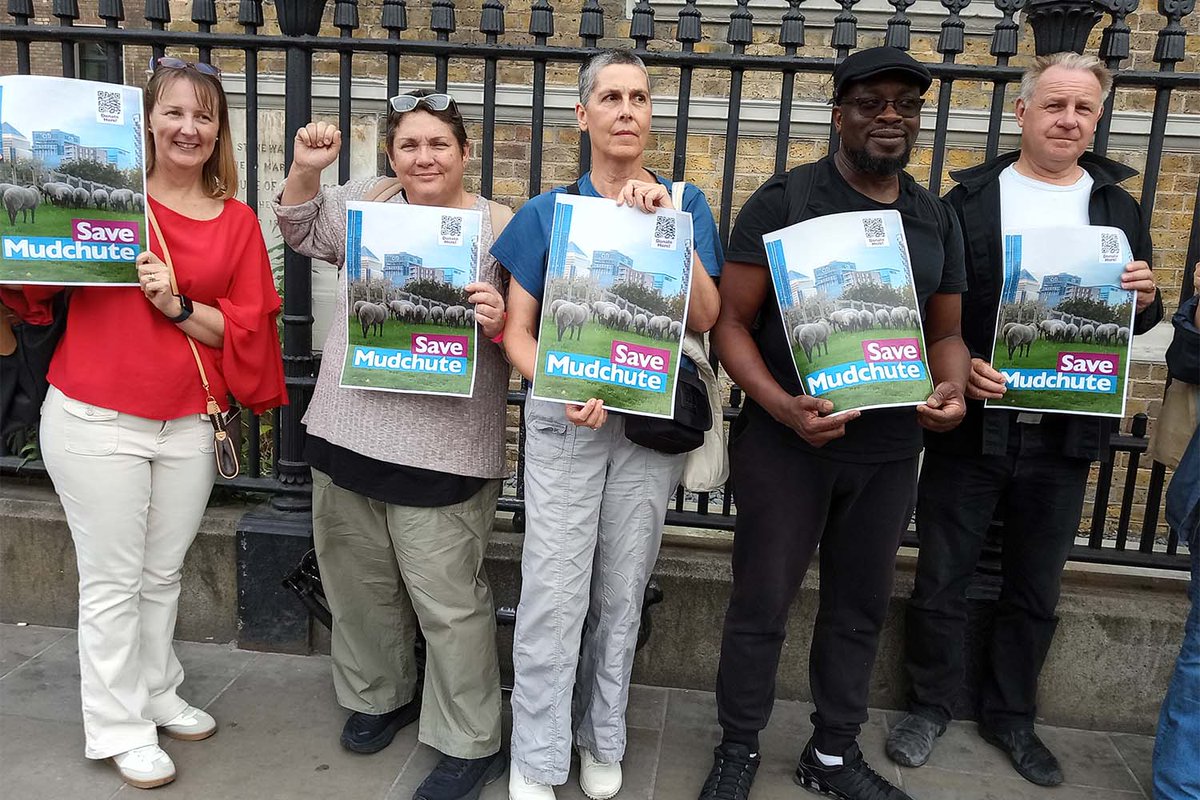 TheSliceTowHam's tweet image. Mudchute Farm promised long lease by Mayor Luftur Rahman after thousands sign petition
poplarlondon.co.uk/mudchute-park-…