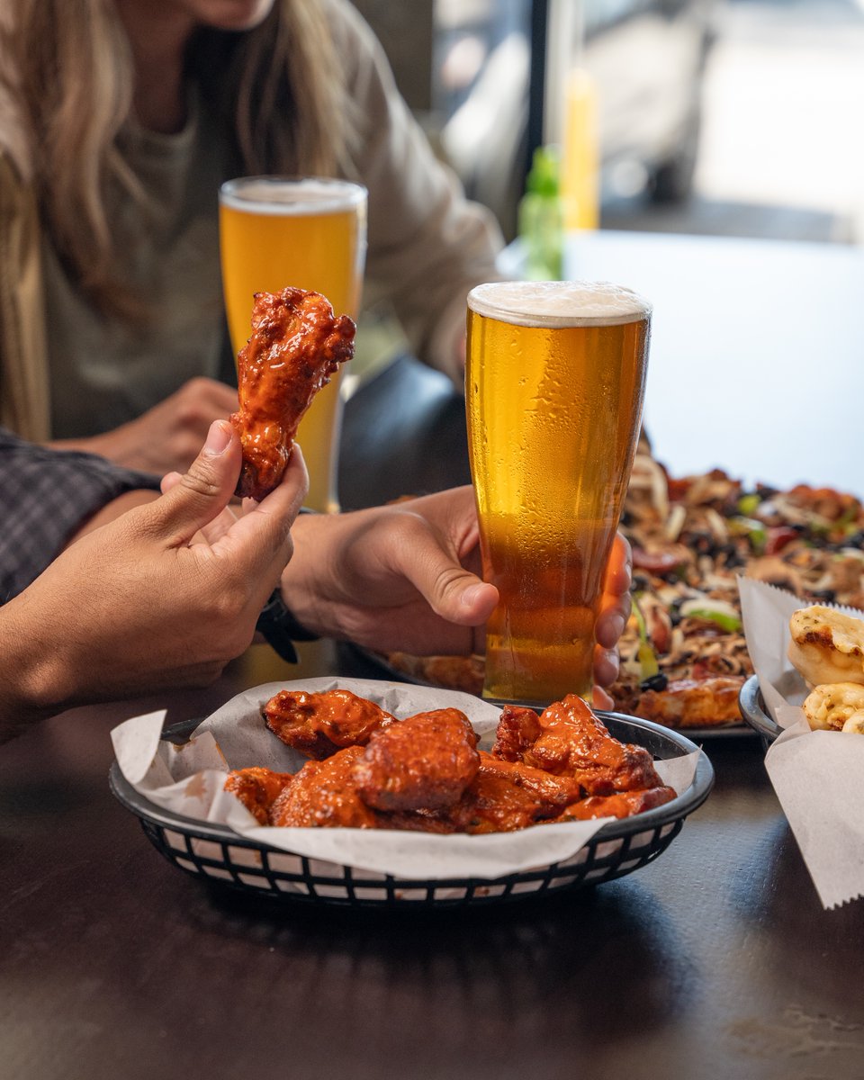 Fresh Hot Wings 🍗 🤝 🍺 Ice Cold Beer