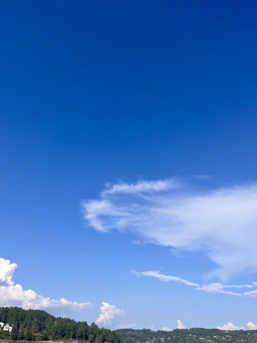 Ewa Sherman (@sh_ewa) on Twitter photo Stressful day / 
stress free sky ☀️ 
28C
#NorwegianWeatherReport Stressful day / 
stress free sky ☀️ 
28C
#NorwegianWeatherReport