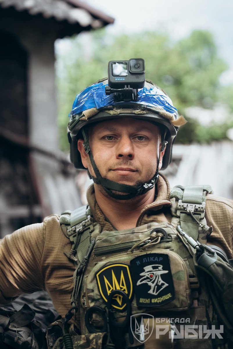 AlexRubizh's tweet image. "На межі можливого," — про роботу медиків 1 Батальйон оперативного призначення Бригади швидкого реагування 👩⚕️
На Покровському напрямку можливості для евакуації є вкрай обмеженими. Окрім постійних артилерійських обстрілів та безперервних штурмів, ситуацію максимально ускладнює…