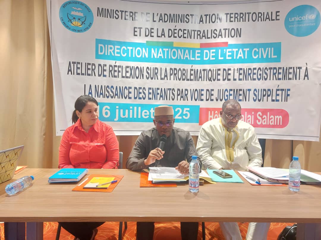 UNICEF Mali (@unicefmali) on Twitter photo Un acte de naissance, c’est bien plus qu’un papier. C’est un droit et une porte ouverte vers l’école, les soins de santé, et la citoyenneté.
Au Mali, beaucoup de filles et de garçons n’ont pas été enregistrés à leur naissance. L’éloignement des centres d’état civil, les crises, Un acte de naissance, c’est bien plus qu’un papier. C’est un droit et une porte ouverte vers l’école, les soins de santé, et la citoyenneté.
Au Mali, beaucoup de filles et de garçons n’ont pas été enregistrés à leur naissance. L’éloignement des centres d’état civil, les crises,