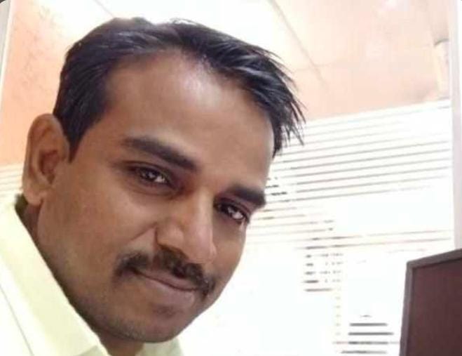 RamrekhYadav's tweet image. चतरा झारखंड में डिजिटल पंचायत में कार्यरत प्रज्ञा के संचालक ने CSC-SPV के digigram के कम्पनी और झारखंड सरकार के अधिकारियों के दबाव से किया सुसाइड 7550 /-में 2475/- रुपए हर महीना मिलता था भुगतान आर्थिक तंगी के कारण संचालक ने दी जान😭दुःखद