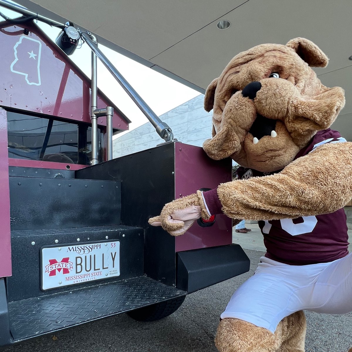 MSStateAlumni's tweet image. You might not drive Bully's ride, but you can still show Bulldog pride! 🐶
Click below to see if your state offers an MSU license plate.
🔗 alumni.msstate.edu/cartag