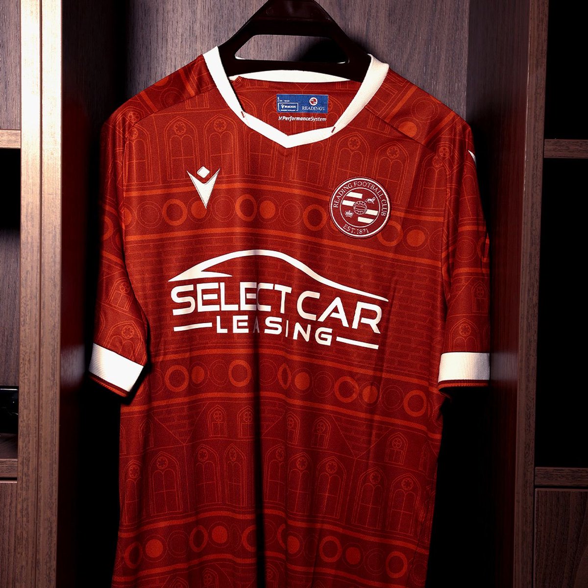 ElmParkRoyals's tweet image. Once again, the photo on the club shop vs the photos on the club website make things just look an entirely different colour.
It almost looks red here. Will be one you need to see in person I imagine