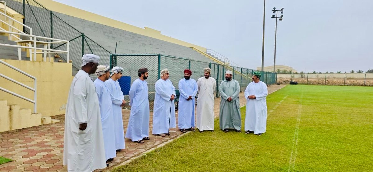 Al_ittihad1965's tweet photo. قام سعادة السيد سليمان بن حمود البوسعيدي، رئيس الاتحاد العُماني لكرة القدم، بزيارة إلى نادي الاتحاد الرياضي بالسعادة، في إطار التحضيرات الفنية لبطولة الخريف 2025 ستكون ملاعب نادي الاتحاد من ضمن الملاعب الحاضنة لتدريبات المنتخب الاولمبي والأندية المشاركة #يتبع https://t.co/KPAwq0KS1l