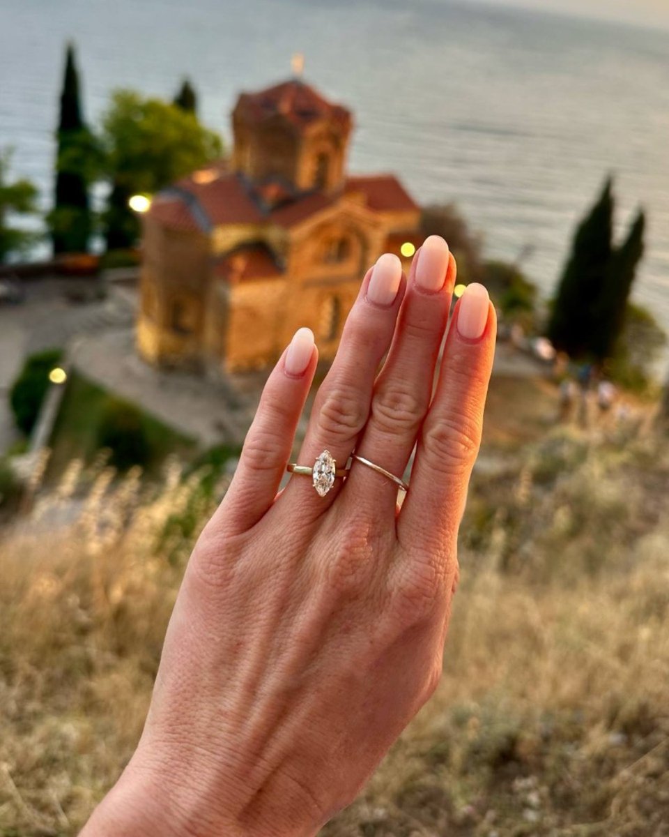 PeaceCorps's tweet image. Love is in the air in North Macedonia. ❤️ Returned Peace Corps Volunteer Lauren visited five years after her service ended and brought her partner Hampton.

Knowing how much her service in North Macedonia meant to her, Hampton proposed to Lauren back in her second home.…