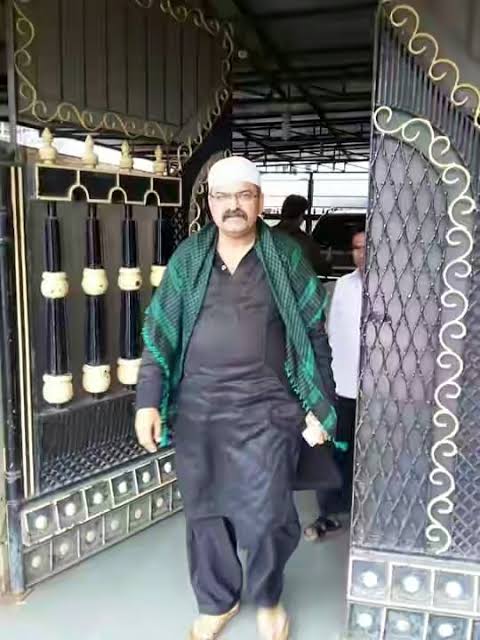 चोर सोडून संन्याशाला फाशी - विरोधक

आव्हाड आणि संन्याशी?? 👀