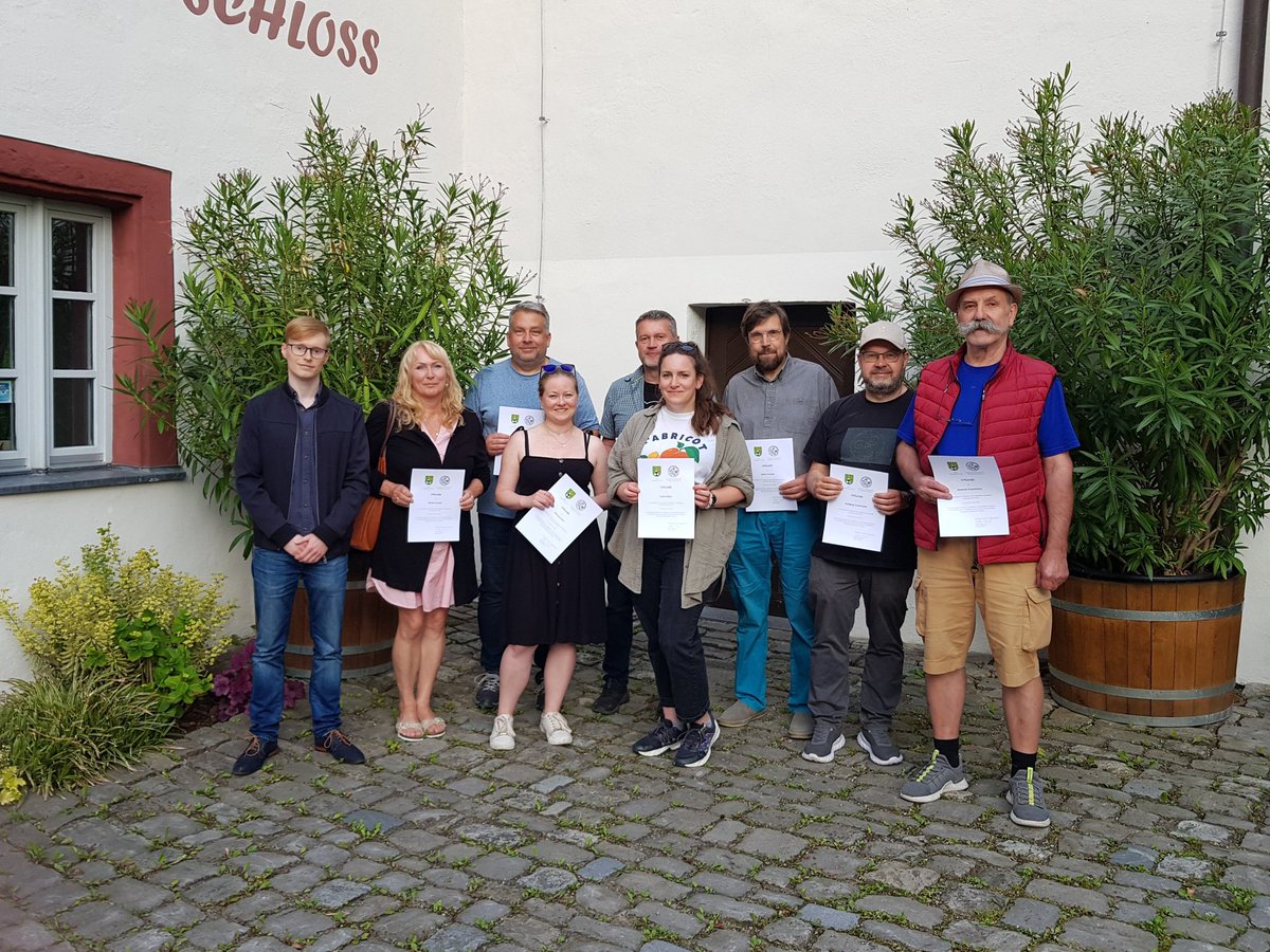Ein halbes Jahr haben sich die Teilnehmer unserer Gästeführer-Ausbildung mit der Neustädter Stadtgeschichte und den Museen beschäftigt. 📚📖 Nun hat unser Museumsleiter Jochen Ringer allen die Prüfung abgenommen. 👏 #Museum #Museumsführung #Stadtführung #Führungen #Gästeführer