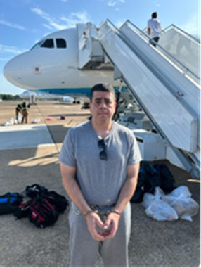 ERONewOrleans's tweet image. 馃毃COCAINE SMUGGLER DEPORTED: ICE New Orleans deported Luis Fuentes Amaya, a citizen of Guatemala. His criminal history includes a conviction for conspiracy to smuggle cocaine and sentenced to 192 months in prison.
馃摙ICE doesn't negotiate with traffickers. We deport them. 馃馃嚭馃嚫