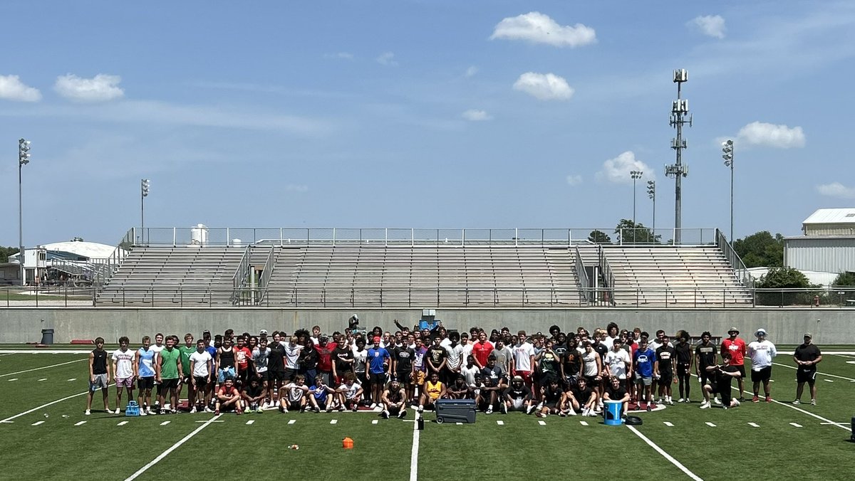 More than 100 on campus today! Thank you for making it a great camp!

#BoltsUp⚡️
