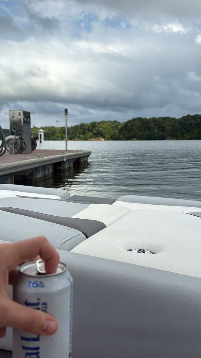 wildlingslayer's tweet image. Can a white boy enjoy his Friday in the water #expand