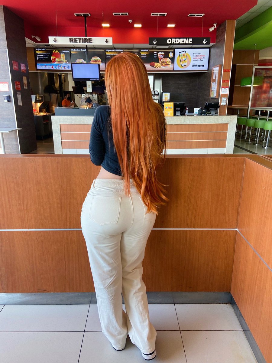 Julia Roper 🦇 tweet media