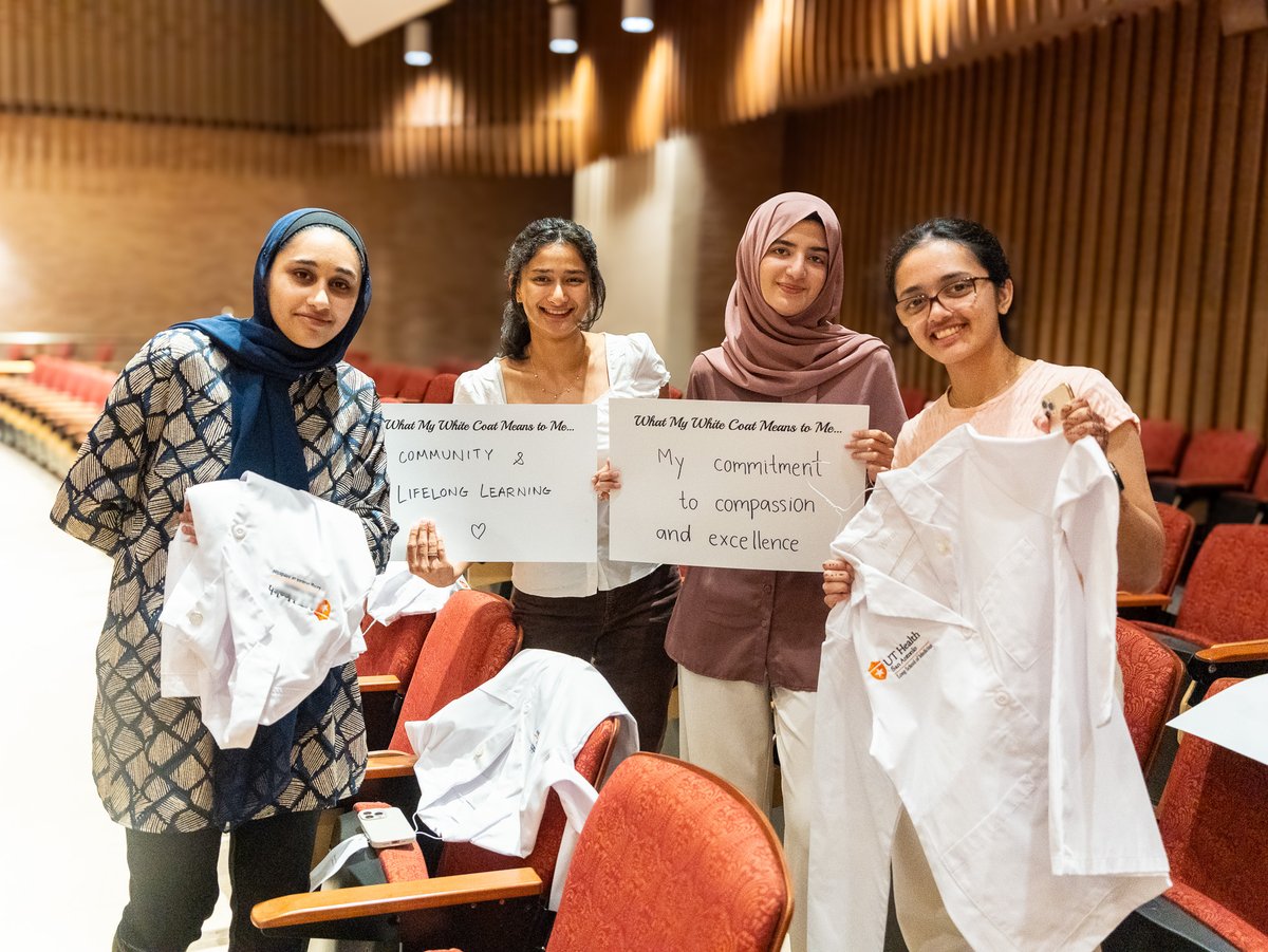 TheLongSOM's tweet image. It's the start of an incredible journey for the class of 2029. With white coats in hand, this group of incoming medical students is getting ready to make their mark in medicine.
#UTSanAntonioWhiteCoat #FutureHealthLeaders