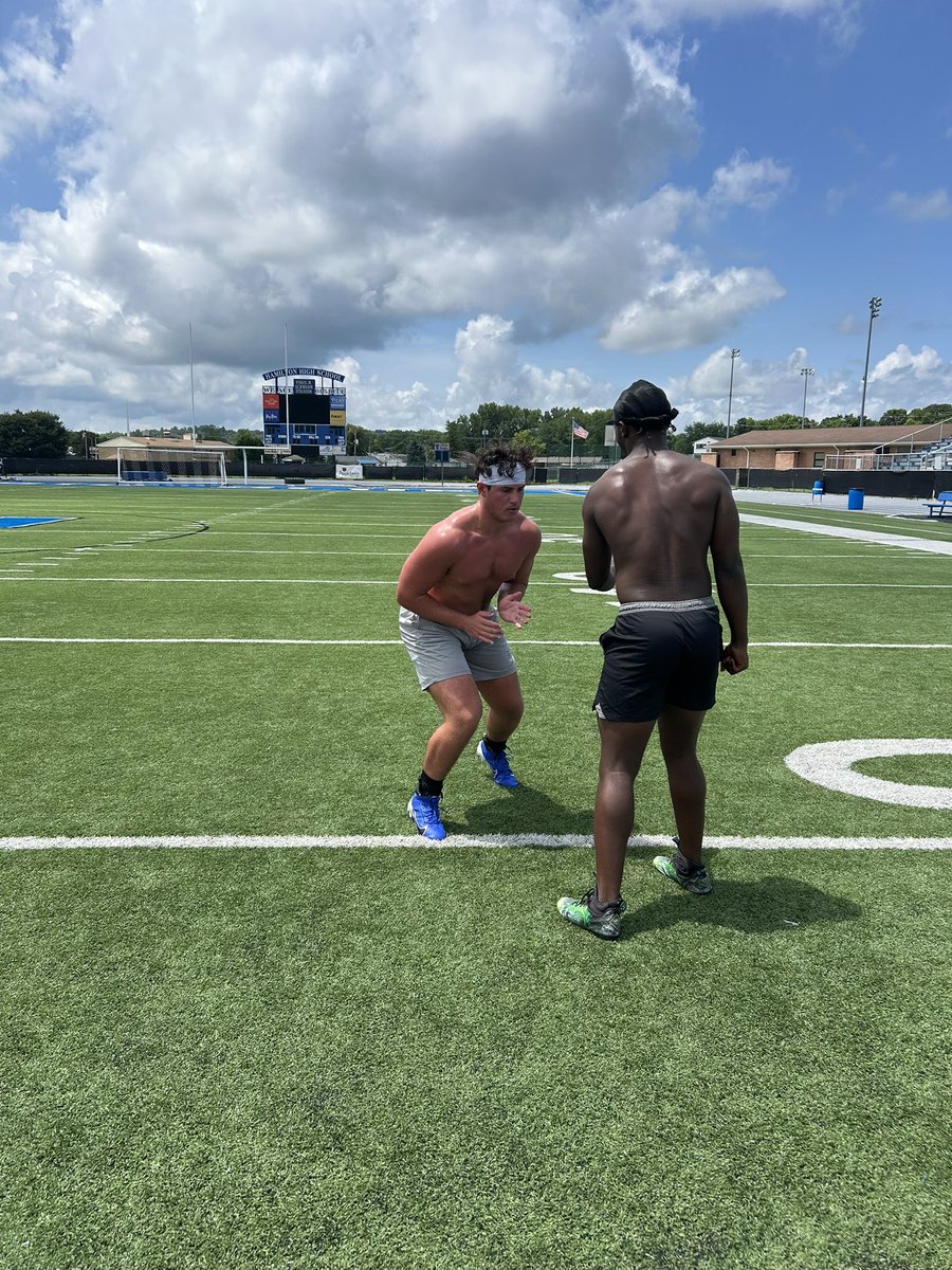 EckleyBridges's tweet image. Great workout with @Singletary_2026!!
@bbridges094 @gmcsports