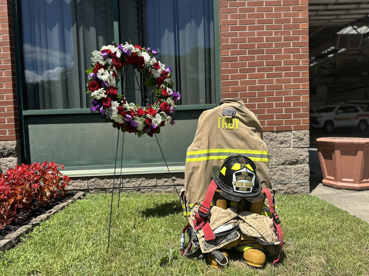 TroyCityHall's tweet image. Today, a beautiful and emotional funeral procession passed Troy Fire HQ to honor our beloved “Dawg,” Honorary Captain George Boone.
For 40+ years, Boonie was family to TFD and TPD - a constant presence, a loyal friend, and a true legend. We love you, Boonie! ❤️