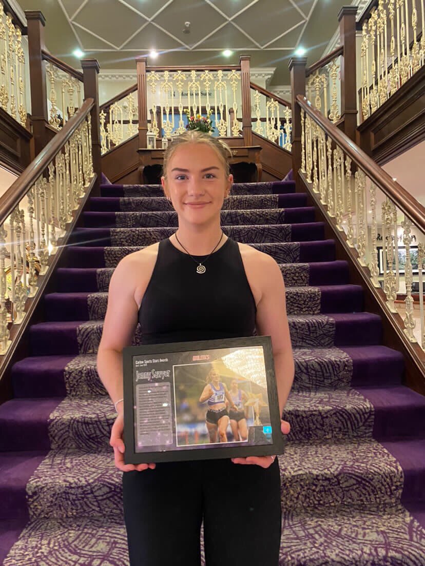 Huge congratulations to Jennifer Sawyer who received the Nationalist Quarterly Sports Award held in the Dolmen Hotel this evening. Jennifer competed at the CSIT World Sports Games last month and took home a magnificent Gold in the 400mh. Well done Jennifer 👏👏
