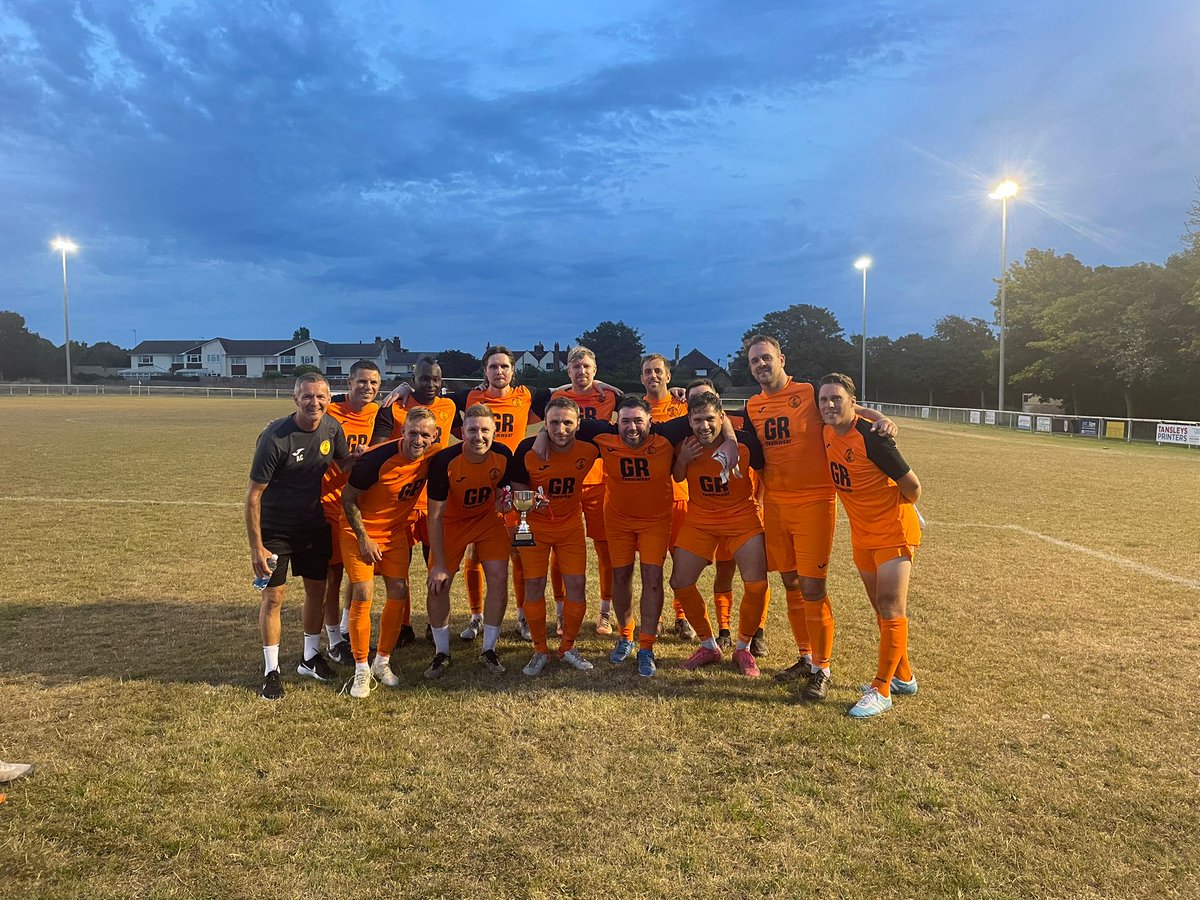 NewhavenFC's tweet image. 🏆 Congratulations to 'Team Bussy' for winning the Steve Charman Cup after a 3-0 victory against 'Team Darts' at the Crouch this evening.