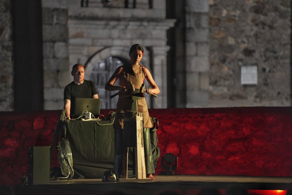 Escenario Patrimonio CyL (@escenariocyl) on Twitter photo 🎼 Estrella R. Artes Escénicas llenó la imponente Plaza del Monasterio, en San Miguel de Las Dueñas (León), de danza, luz y el sonido único de su nuevo espectáculo ‘Tracatá (Carbonera)’, en <a href="/EscenarioCyl/">Escenario Patrimonio CyL</a>
ℹ️escenariopatrimoniocyl.es 🎼 Estrella R. Artes Escénicas llenó la imponente Plaza del Monasterio, en San Miguel de Las Dueñas (León), de danza, luz y el sonido único de su nuevo espectáculo ‘Tracatá (Carbonera)’, en <a href="/EscenarioCyl/">Escenario Patrimonio CyL</a>
ℹ️escenariopatrimoniocyl.es