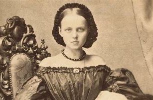 Friedrich Nietzsche’s sister, 1890s