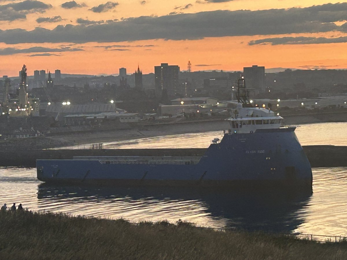 martingfindlay's tweet image. Isn’t she pretty, that ship….
#DeaconBlue #TallShips #Aberdeen #TallShipsAberdeen @tallshipsabdn