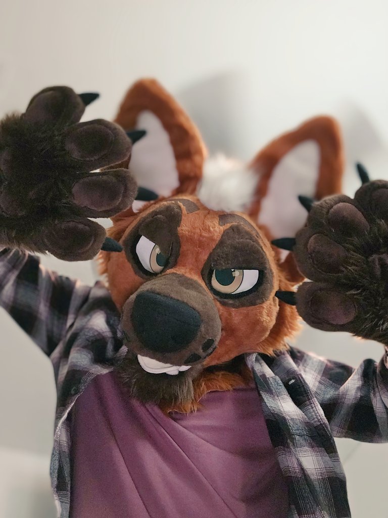 AlekYeeners's tweet image. yooo here's some goofy photos for #FursuitFriday :^)
hope you all stay safe and enjoy your day